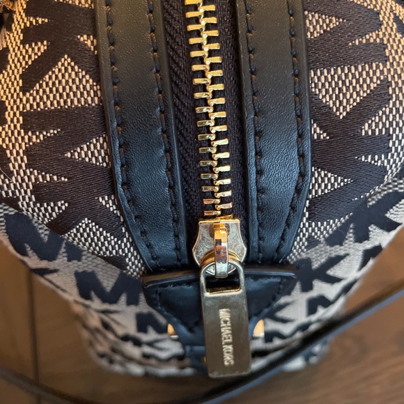 Small black Michael Kors purpse - Picture 5 of 7